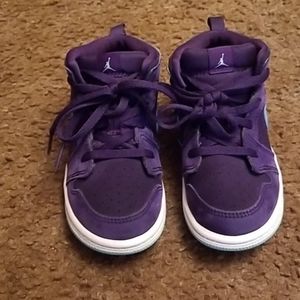 Girls Jordans size 9